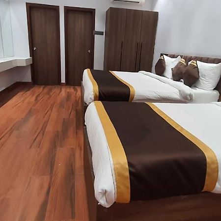 Hotel Citrus Лакнау Екстериор снимка
